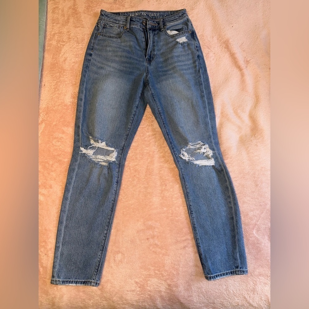 American Eagle Women’s Mom Jeans Comfort Stretch Waistband Distressed Size 2
